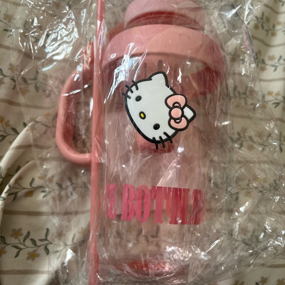 Sanrio Pink Hello Kitty Tumbler with Straw - Picture 3 of 3